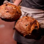 Meny tilbyder friskbagt brød, hver morgen