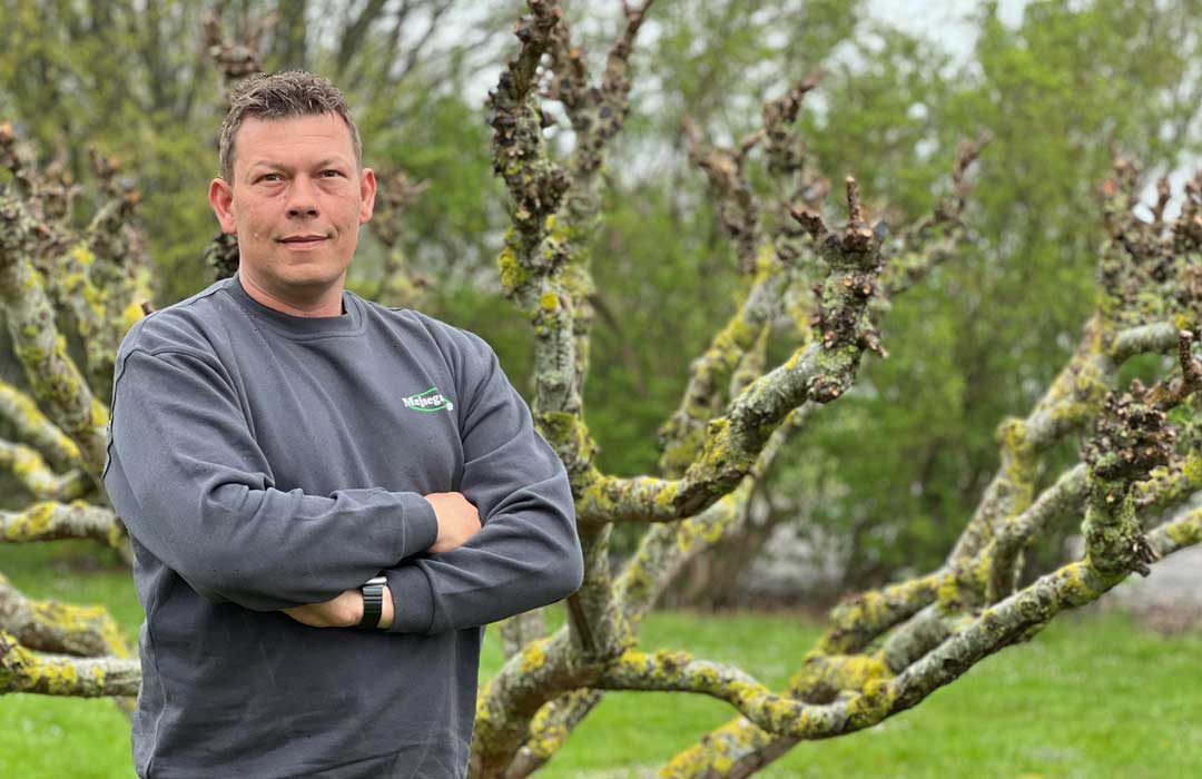 - Jeg har ansat en tømrer til at hjælpe mig, som jeg har givet et KMO-kursus, således han også kan assistere med opsætning og servicering af varmepumper, fortæller Henrik Brun Kirkestrup.