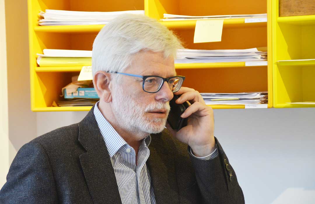Johan Scheel har en uddannelse som agronom fra Landbohøjskolen og fra Handelshøjskolen en ph.d.-grad i organisation.