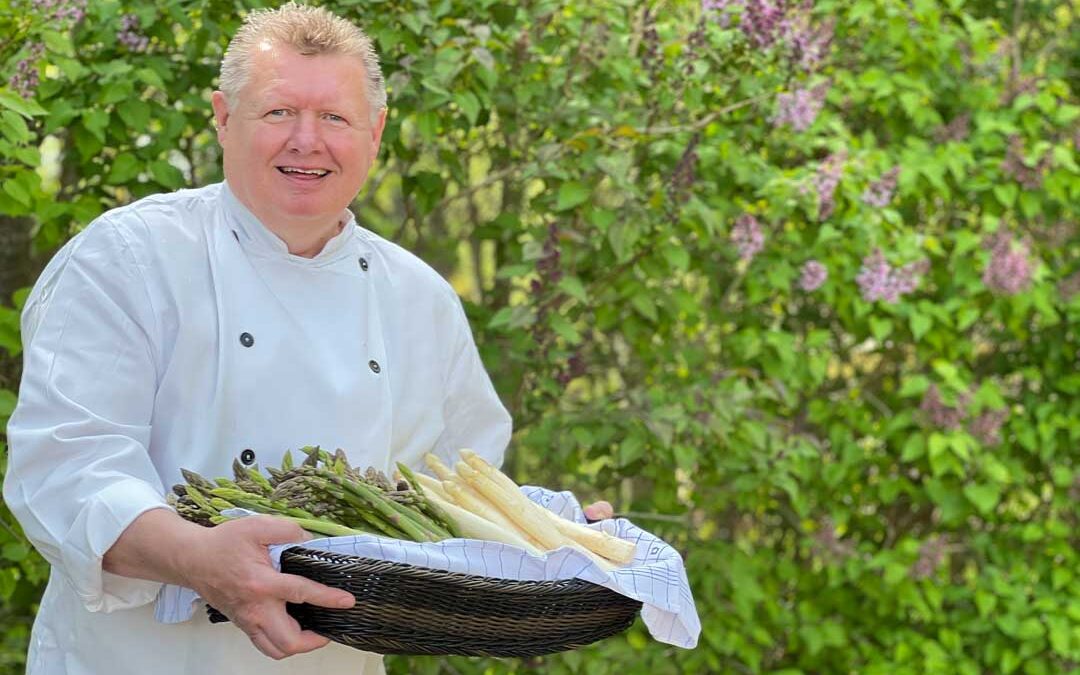 Kort sagt står vi klar til at løse alle opgaver, og vi har lokalerne til ethvert formål, fortæller restauratør og køkkenchef Johnnie Andreasen.