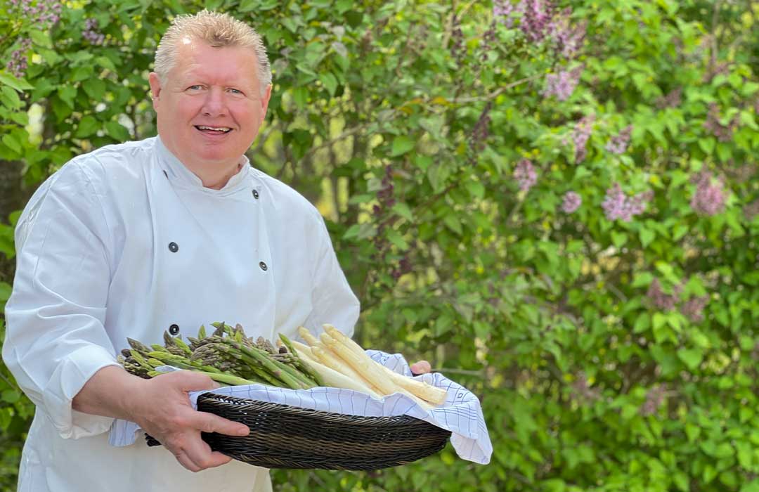 Kort sagt står vi klar til at løse alle opgaver, og vi har lokalerne til ethvert formål, fortæller restauratør og køkkenchef Johnnie Andreasen.