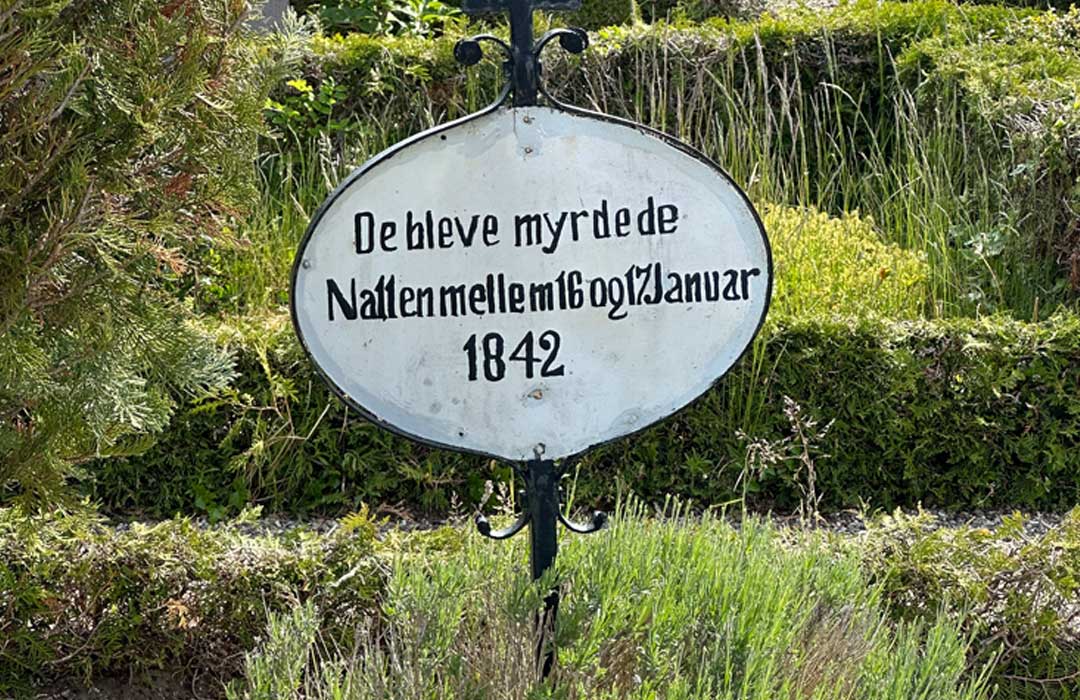 Billede af mindeplade for ofrene i Venslev