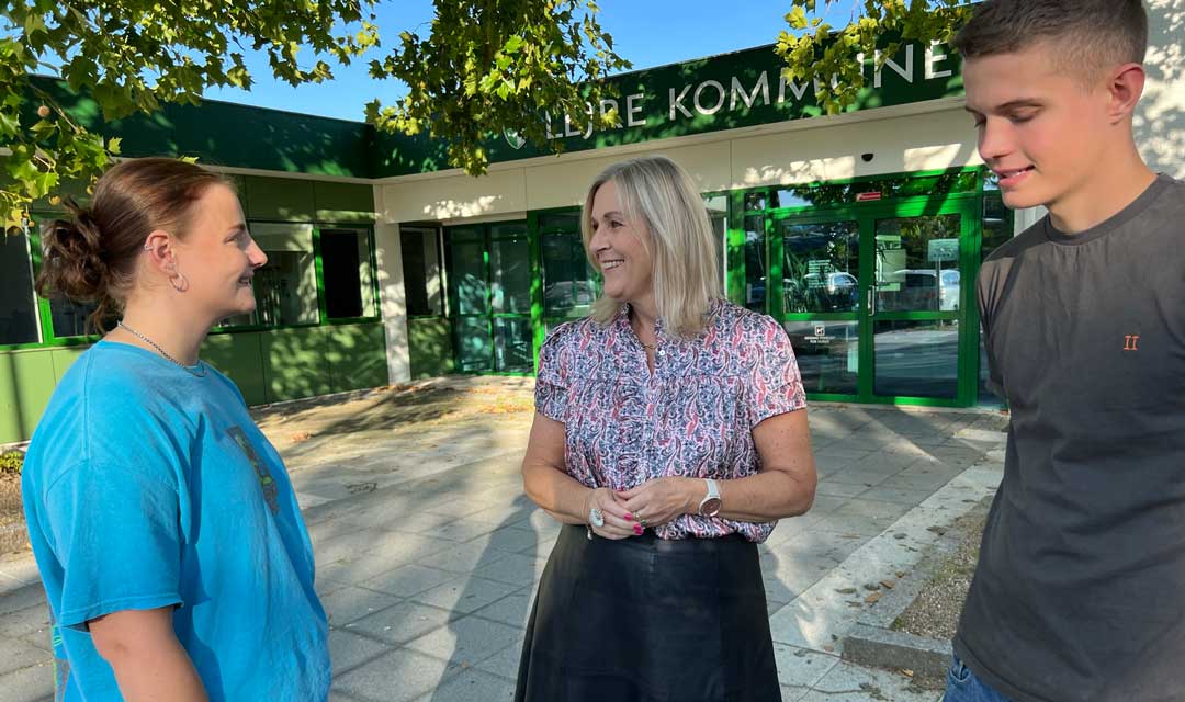 Borgmester Tina Mandrup, Lejre Kommune, sammen med Cilia og Elias, der begge skal med til en helt special 18 års fødselsdag.