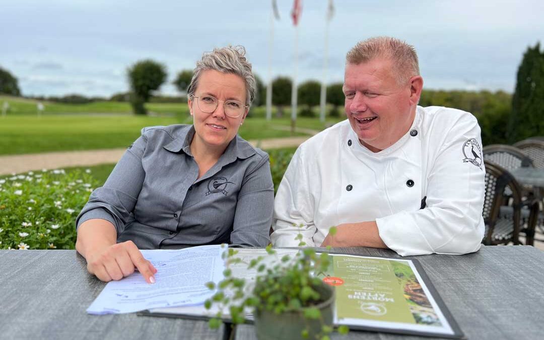 Restaurantchef Gitte Nordstrand og køkkenchef Johnnie Andreasen arbejder tæt sammen for at sikre, at maden og restaurantens gæster er i absolut fokus, hver dag, hele året.